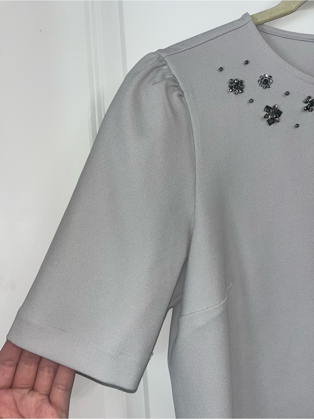 Ann Taylor Top Light Gray Jeweled Short Sleeve Blouse Office Work Womens Medium - Picture 4 of 10